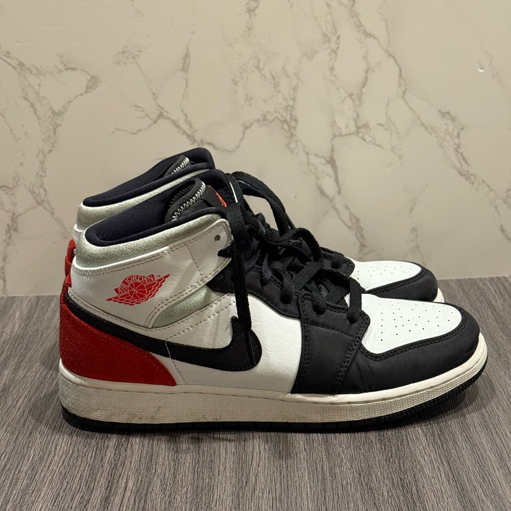 Jordan 1 Mid SE